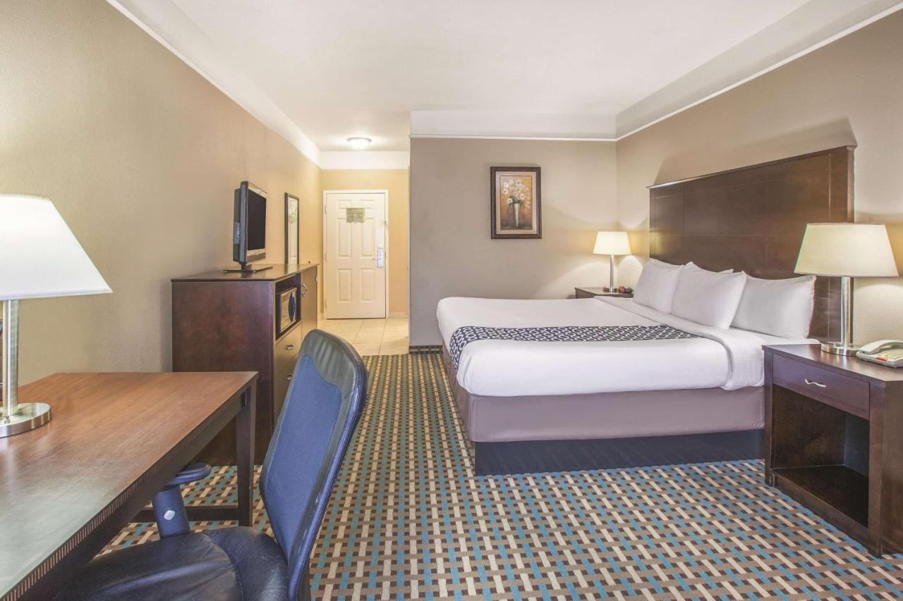 La Quinta By Wyndham ביי סיטי מראה חיצוני תמונה