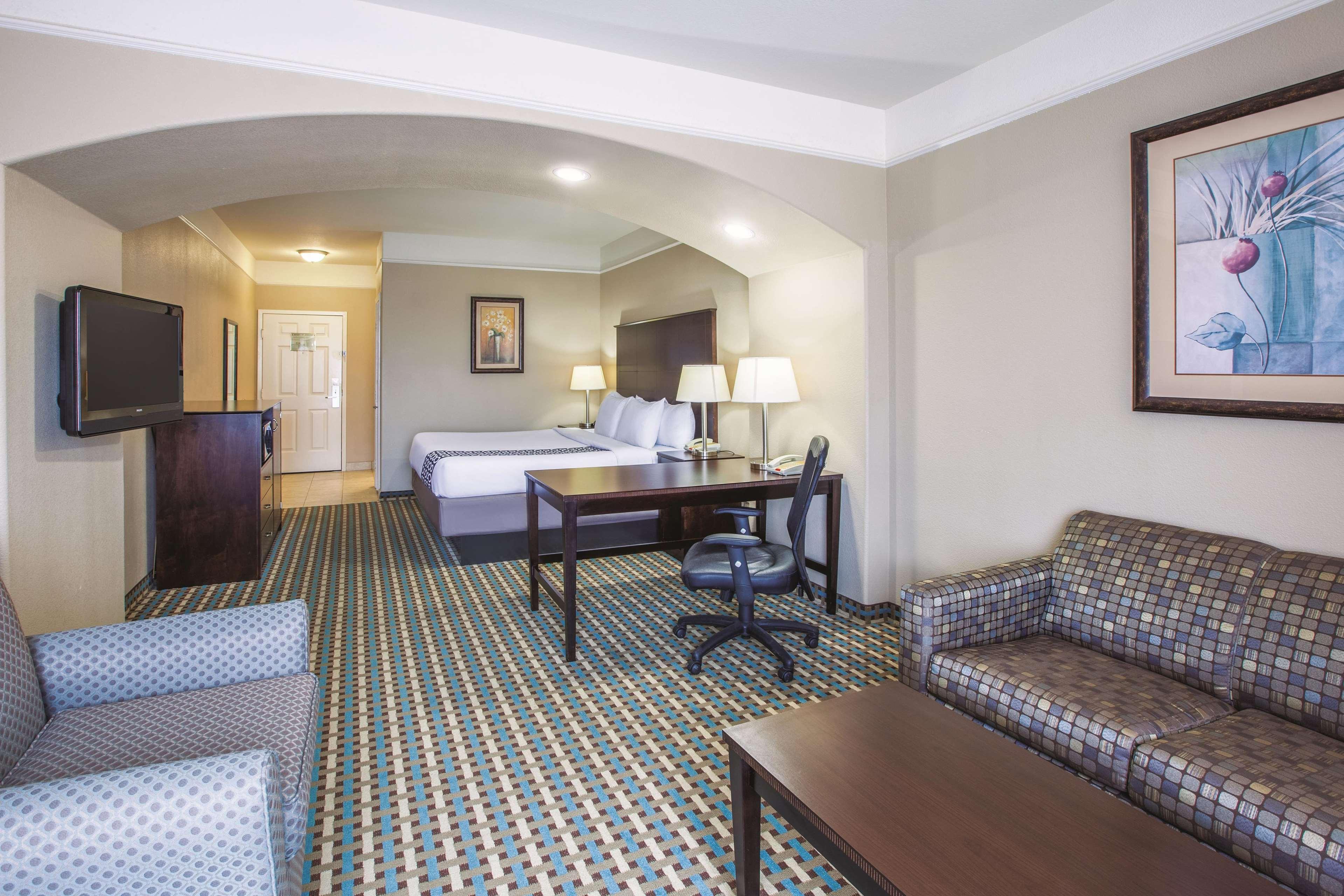 La Quinta By Wyndham ביי סיטי מראה חיצוני תמונה