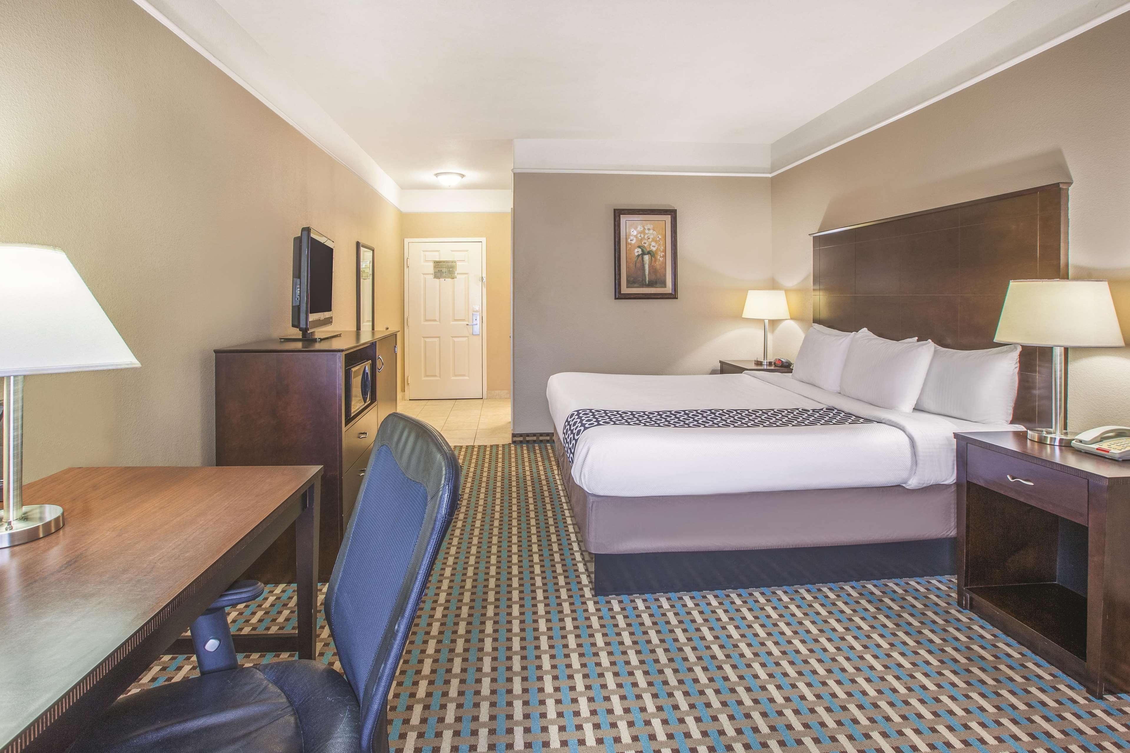La Quinta By Wyndham ביי סיטי מראה חיצוני תמונה