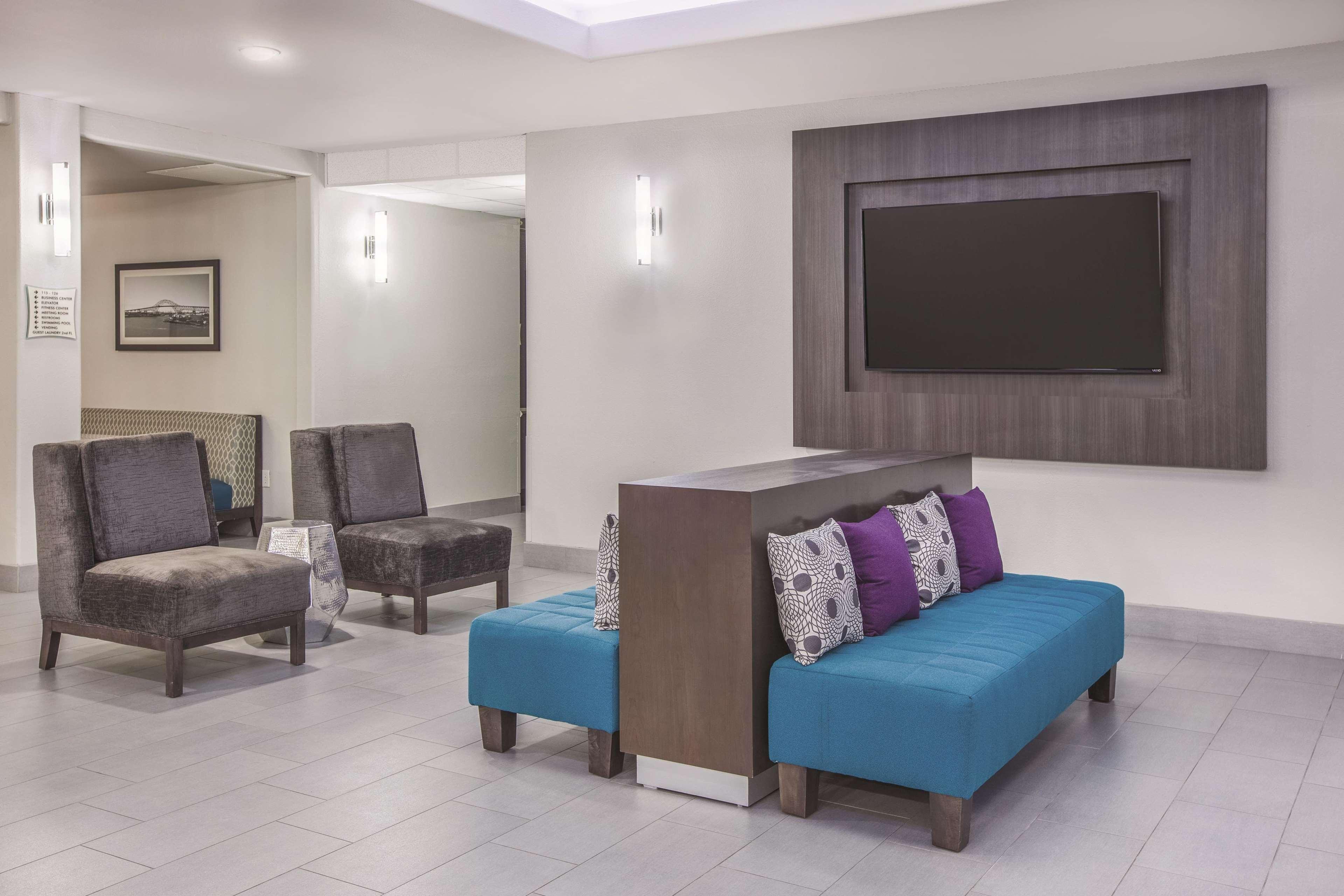 La Quinta By Wyndham ביי סיטי מראה חיצוני תמונה